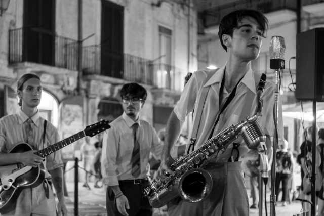 Swing band e orchestre hot jazz: il 21enne Davide Solfrizzi riporta Bari agli anni 30